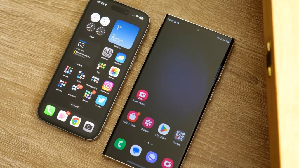 Screens of Samsung and iPhone